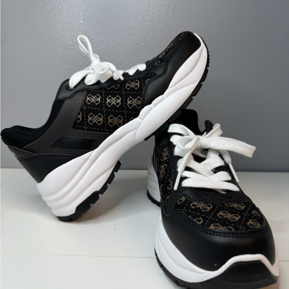 Guess 9.5 women Black Sneakers - Picture 4 of 6
